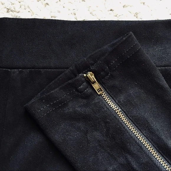 Vestique: High-waisted blk faux suede leggings - Picture 2 of 4